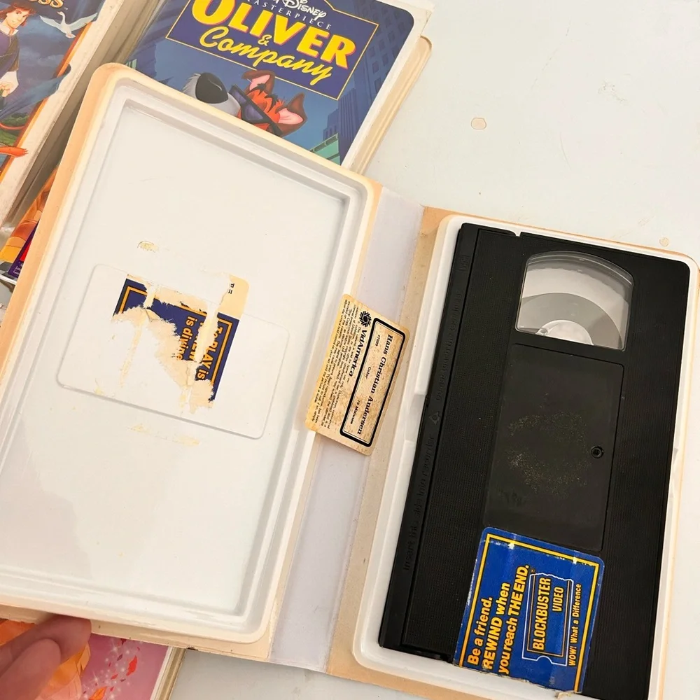 Vintage lot of VHS tapes. Some Disney and a previous Blockbuster title!